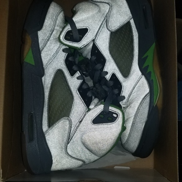 Jordan Retro 5 "Green Beans" SIZE 7.5 - Picture 6 of 7